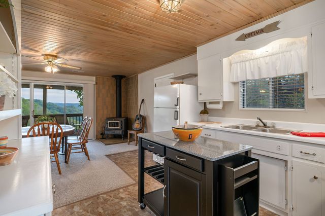 258 Captains Point Rd, Silver Point, TN 38582