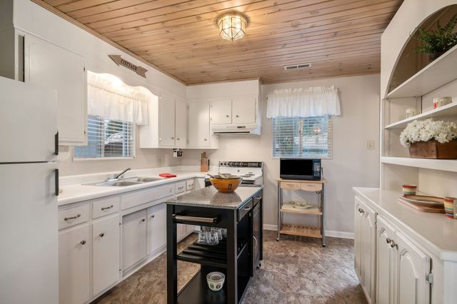 258 Captains Point Rd, Silver Point, TN 38582