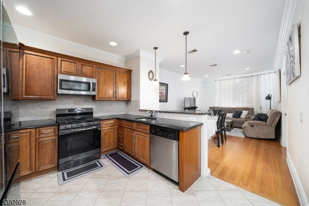 88 Saint Francis St 1B, Newark City, NJ 07105