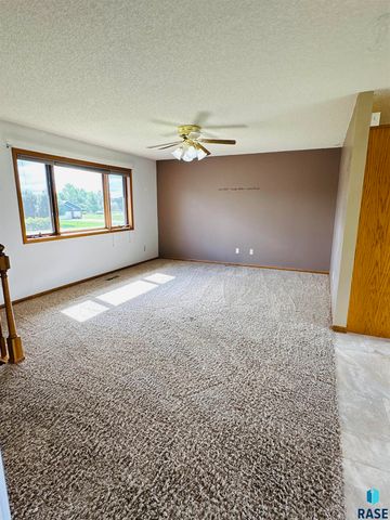 26967 Elmen Pl, Sioux Falls, SD 57108