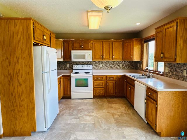26967 Elmen Pl, Sioux Falls, SD 57108