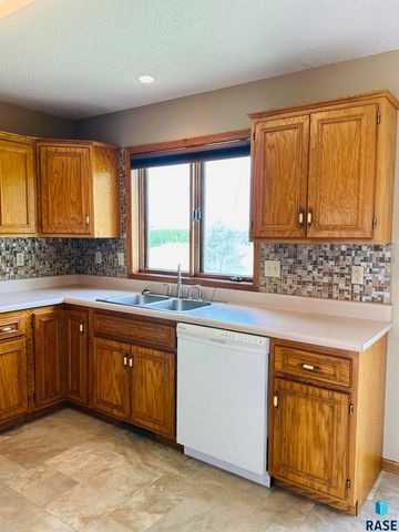 26967 Elmen Pl, Sioux Falls, SD 57108
