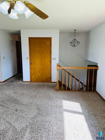 26967 Elmen Pl, Sioux Falls, SD 57108