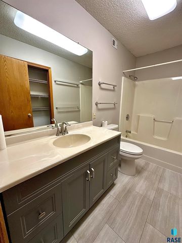 26967 Elmen Pl, Sioux Falls, SD 57108