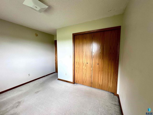 26967 Elmen Pl, Sioux Falls, SD 57108