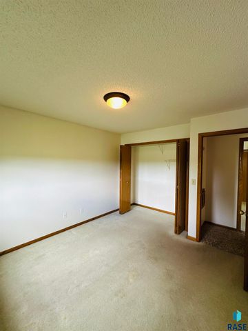 26967 Elmen Pl, Sioux Falls, SD 57108