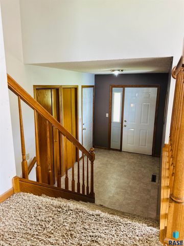 26967 Elmen Pl, Sioux Falls, SD 57108