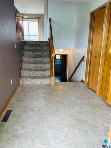 26967 Elmen Pl, Sioux Falls, SD 57108