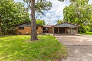 6161 Cove Drive, Groves, TX 77619