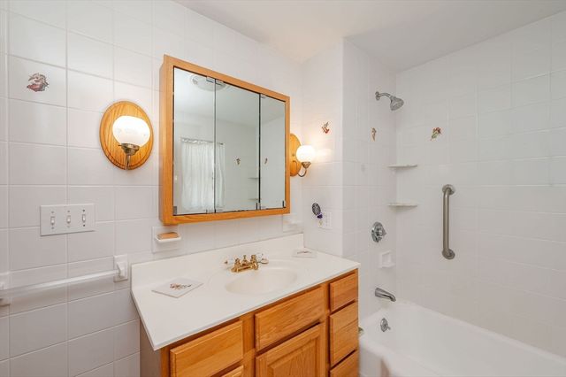 731 Hilldale Ave, Haverhill, MA 01832