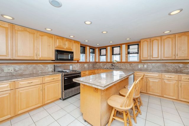 731 Hilldale Ave, Haverhill, MA 01832