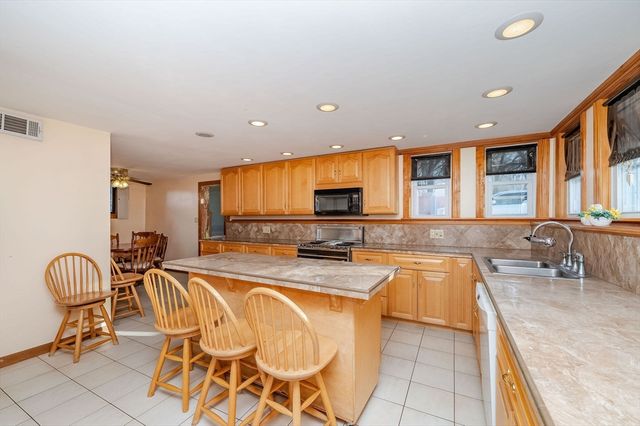 731 Hilldale Ave, Haverhill, MA 01832