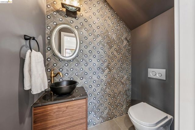 3023 Bateman St, Berkeley, CA 94705