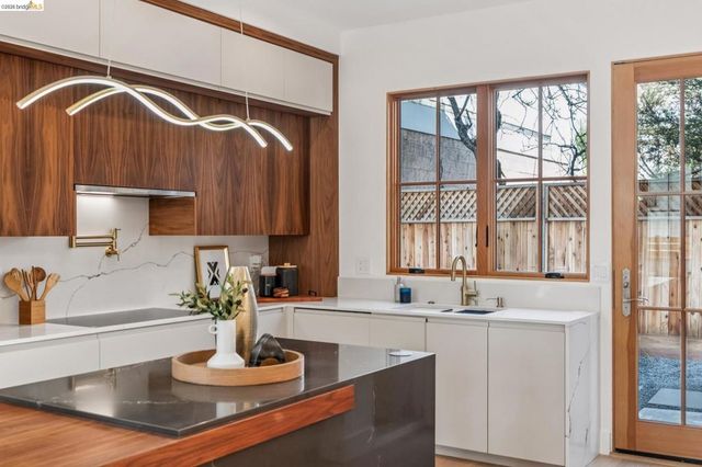 3023 Bateman St, Berkeley, CA 94705