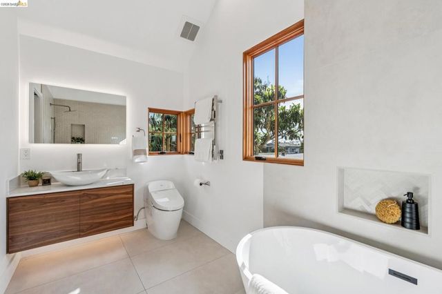 3023 Bateman St, Berkeley, CA 94705