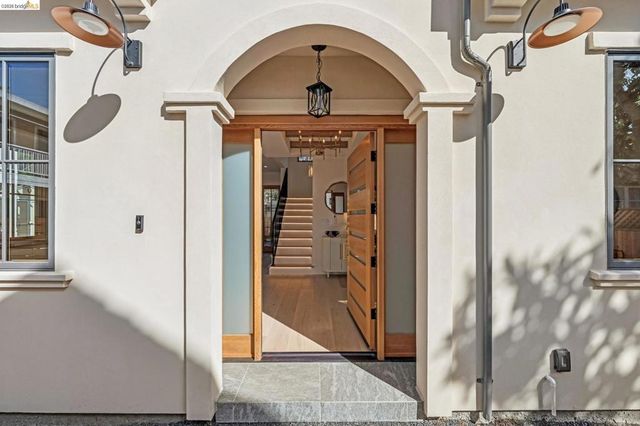 3023 Bateman St, Berkeley, CA 94705