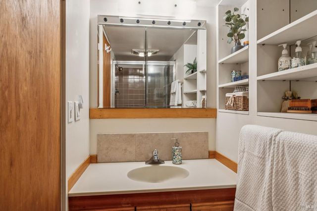 215 Bungalow Ave, San Rafael, CA 94901