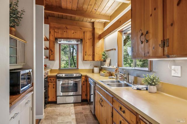 215 Bungalow Ave, San Rafael, CA 94901