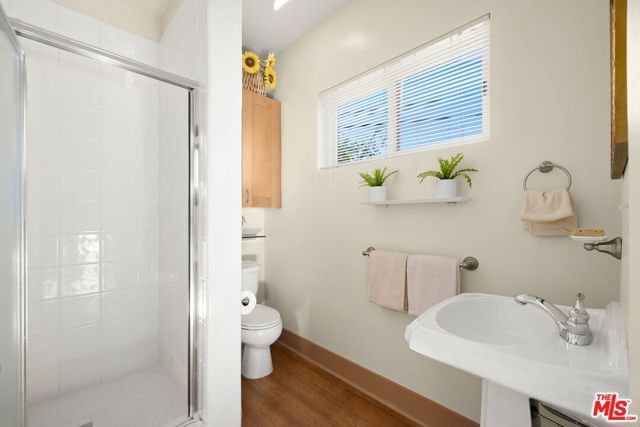 2557 Roscomare Road, Los Angeles, CA 90077