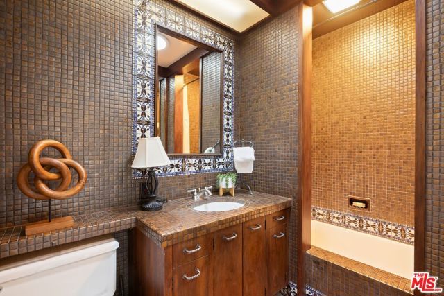 2557 Roscomare Road, Los Angeles, CA 90077