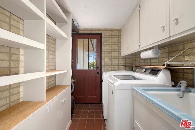 2557 Roscomare Road, Los Angeles, CA 90077