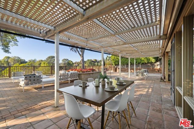 2557 Roscomare Road, Los Angeles, CA 90077