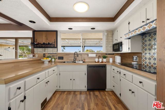 2557 Roscomare Road, Los Angeles, CA 90077