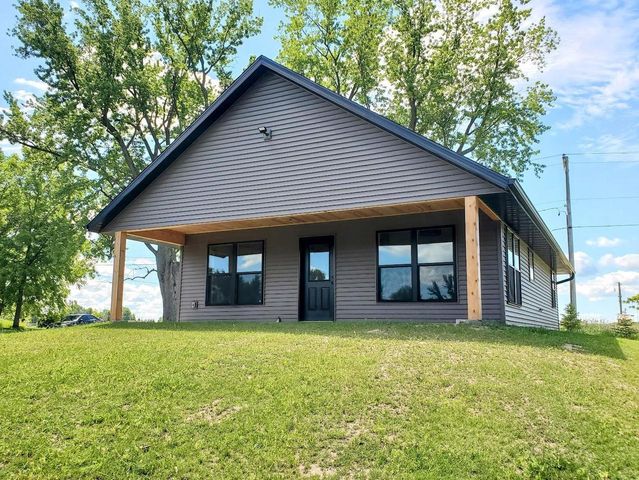 247 E MADISON STREET, Clintonville, WI 54929