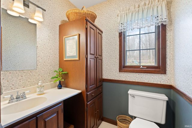 925 W Oakwood Lane, Paoli, IN 47454