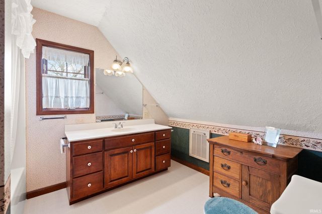 925 W Oakwood Lane, Paoli, IN 47454