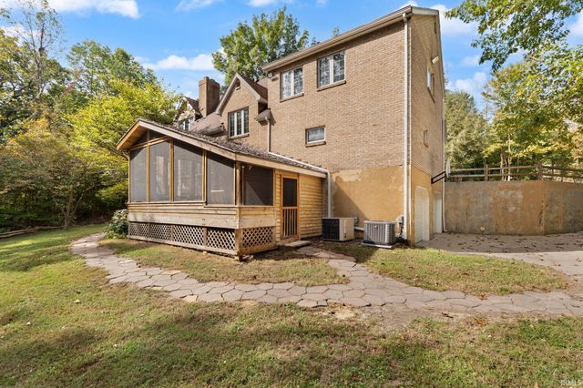 925 W Oakwood Lane, Paoli, IN 47454