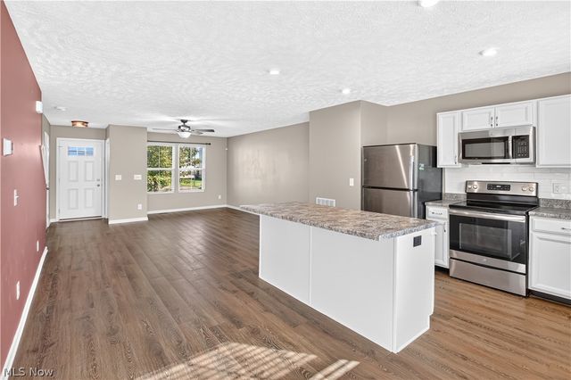 106 Preserve Circle, Amherst, OH 44001