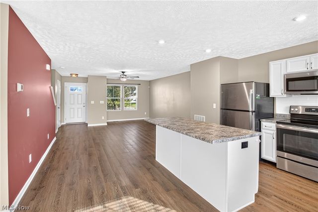 106 Preserve Circle, Amherst, OH 44001