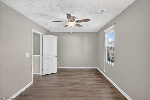106 Preserve Circle, Amherst, OH 44001