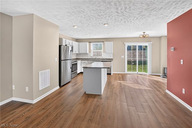106 Preserve Circle, Amherst, OH 44001