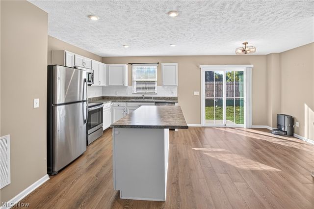 106 Preserve Circle, Amherst, OH 44001