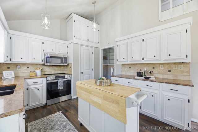 8417 E 64th Place, Tulsa, OK 74133