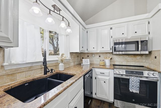 8417 E 64th Place, Tulsa, OK 74133