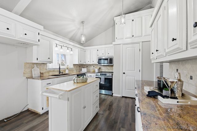 8417 E 64th Place, Tulsa, OK 74133