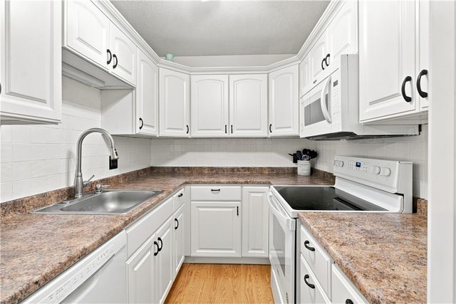 5 Apple Valley Parkway 12, Smithfield, RI 02828