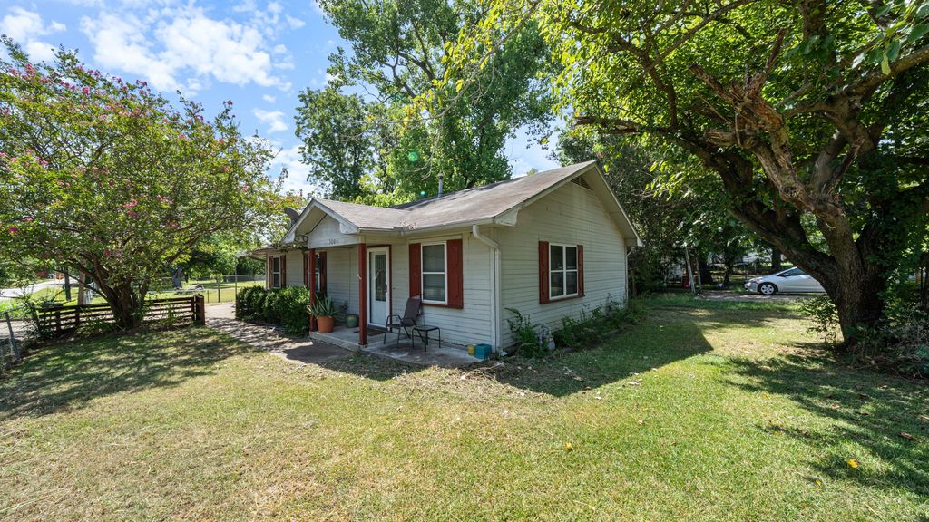 300 E 1st, Kaufman, TX 75142