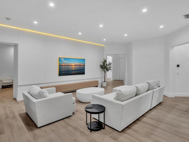 4092 NW 88 Terrace, Cooper City, FL 33024