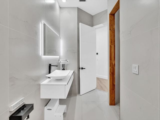 4092 NW 88 Terrace, Cooper City, FL 33024