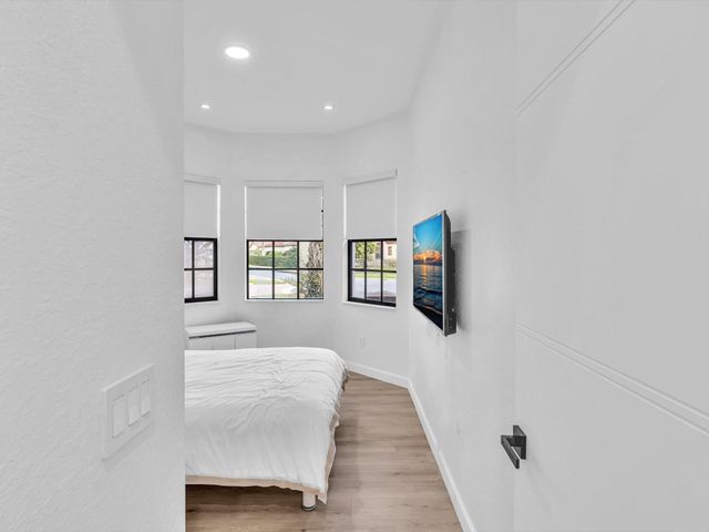 4092 NW 88 Terrace, Cooper City, FL 33024