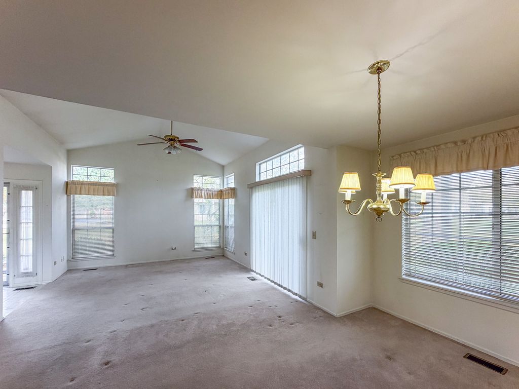343 Ashford Circle 1, Bartlett, IL 60103 — photo 5