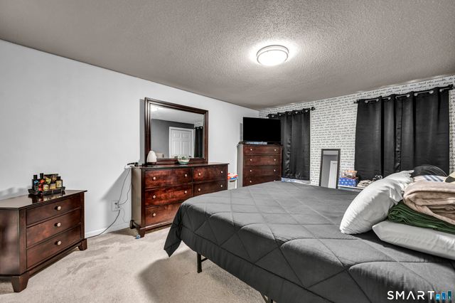 5 Bentley Drive, Manchester, CT 06040