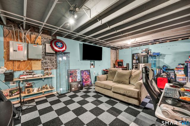 5 Bentley Drive, Manchester, CT 06040