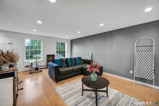 5 Bentley Drive, Manchester, CT 06040