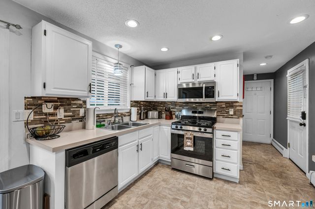 5 Bentley Drive, Manchester, CT 06040