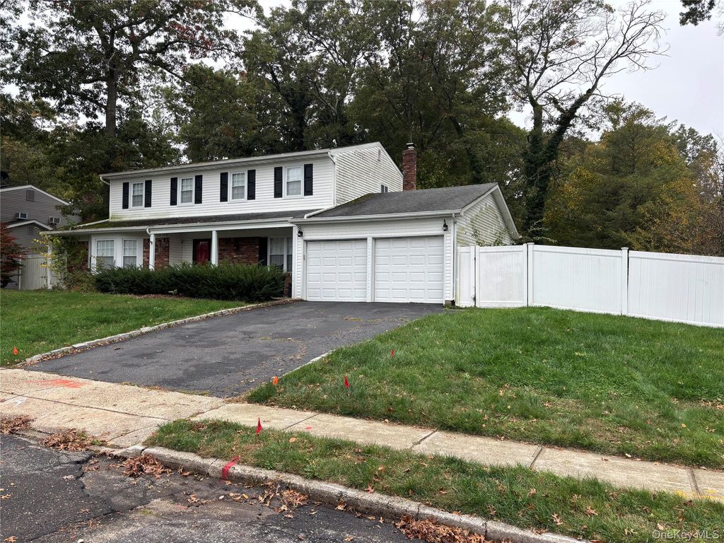 20 Beaumont Lane, Lake Grove, NY 11755 — photo 2